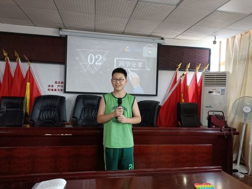 圖為李沐曦小朋友上臺(tái)分享