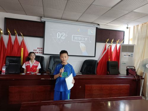 圖為周子燁小朋友上臺(tái)演講